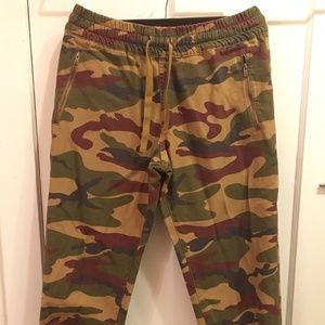 Aritzia TNA Camo Alix Pants Large